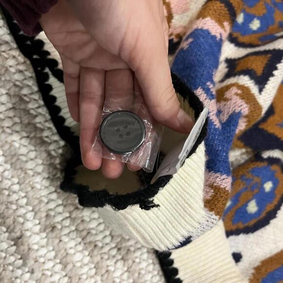 FARM RIO Mixed Ikat Hearts Knit Cardigan - Picture 7 of 8